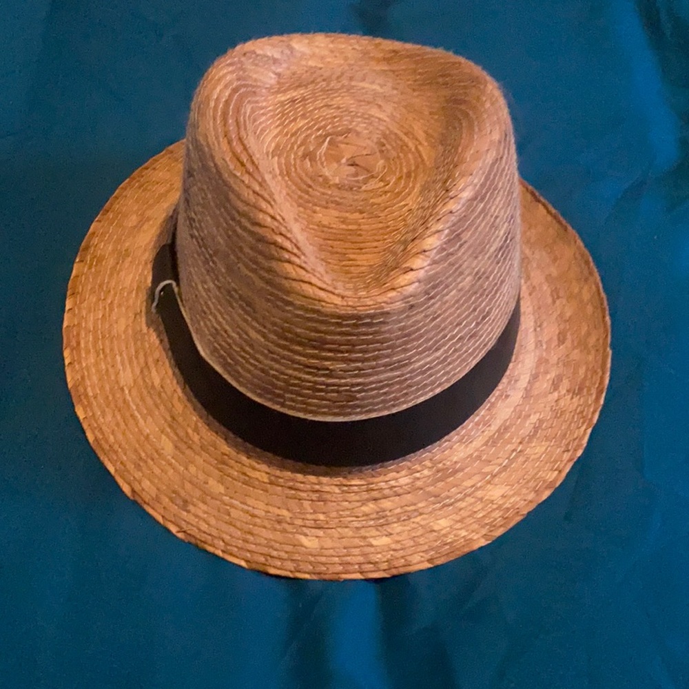 Well made men's straw Fedora